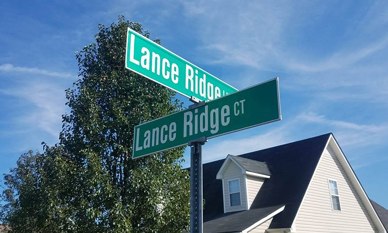 Dar Ridge location signs